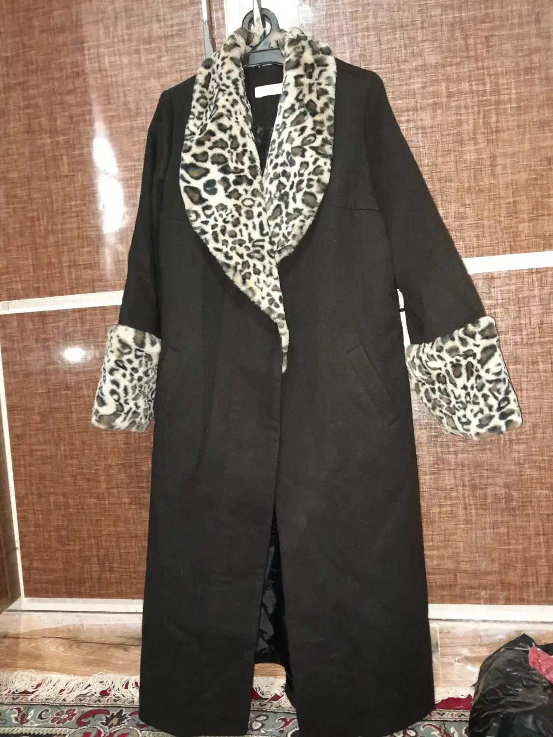 پالتو|لباس|یاسوج, |دیوار