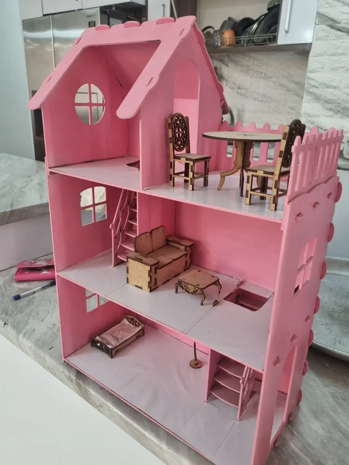 خانه چوبی باربی|اسباب‌بازی بچه|اندیشه, اندیشه فاز ۴|دیوار