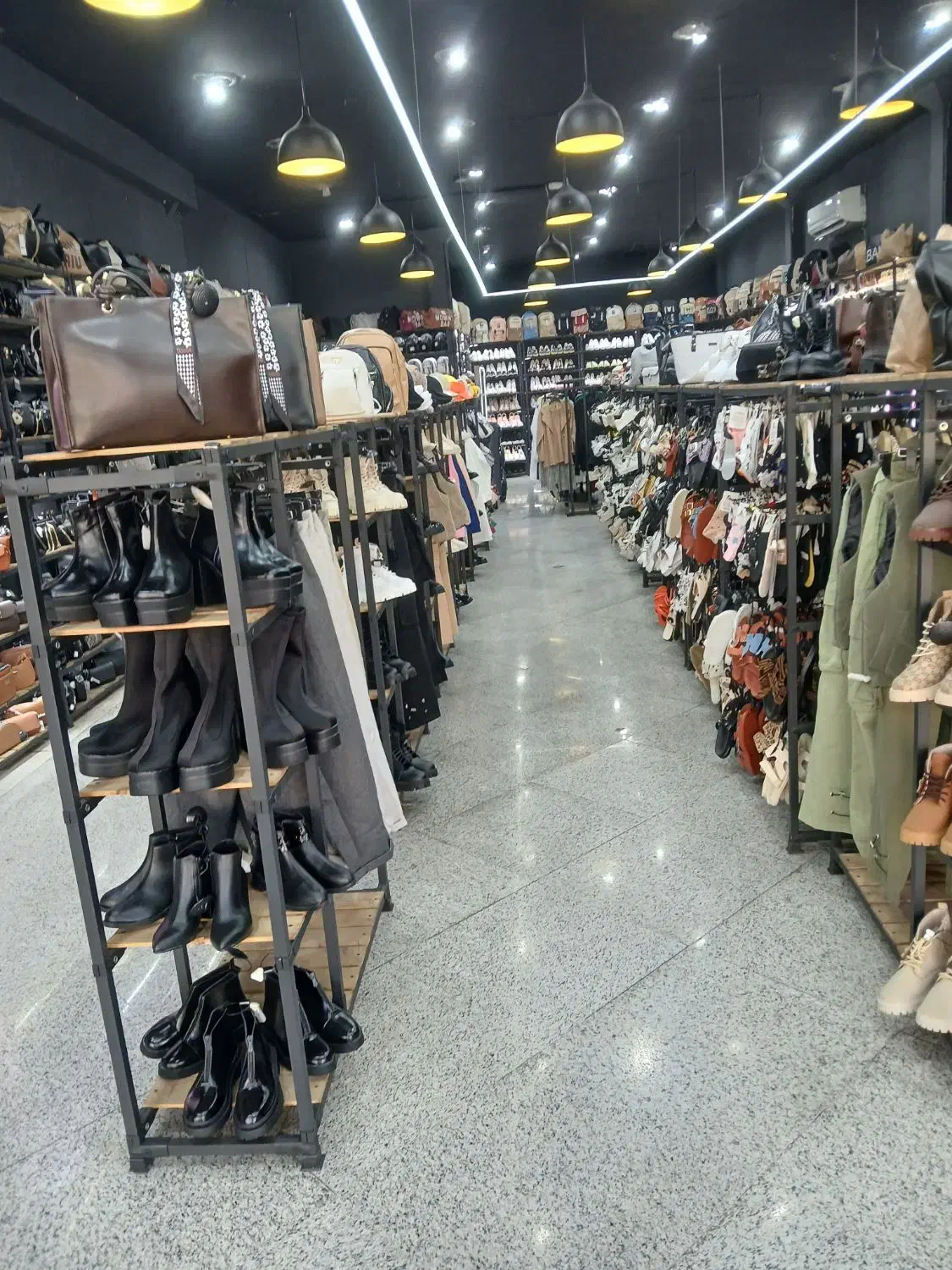 به فروشنده اقا وخانوم نیازمندیم|استخدام بازاریابی و فروش|تهران, مدائن|دیوار