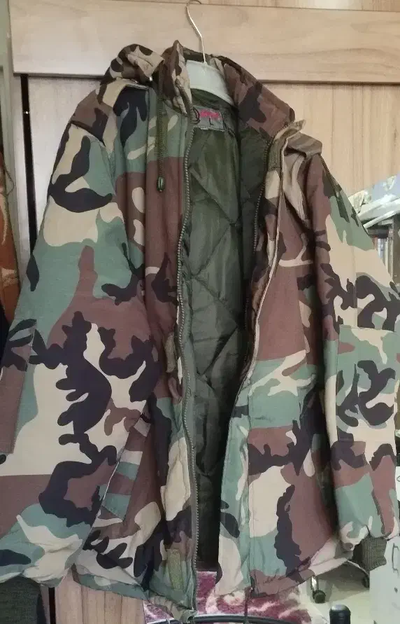 کاپشن|لباس|کرج, گلشهر|دیوار