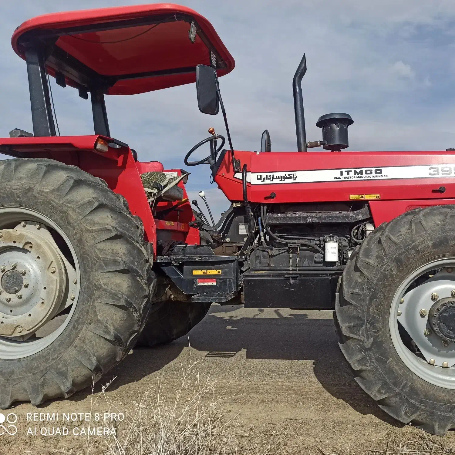 شخم با تراکتور شش سیلندر|خدمات باغبانی و درختکاری|سنقر, |دیوار