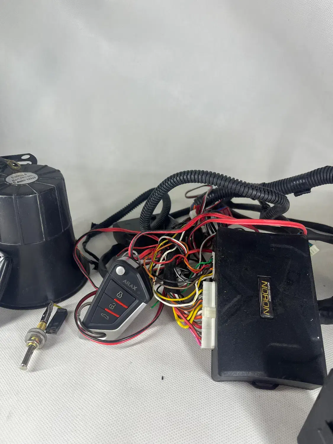 ردیاب ودزدگیر استوک درحدنو نورون|قطعات یدکی و لوازم جانبی|کرمانشاه, |دیوار