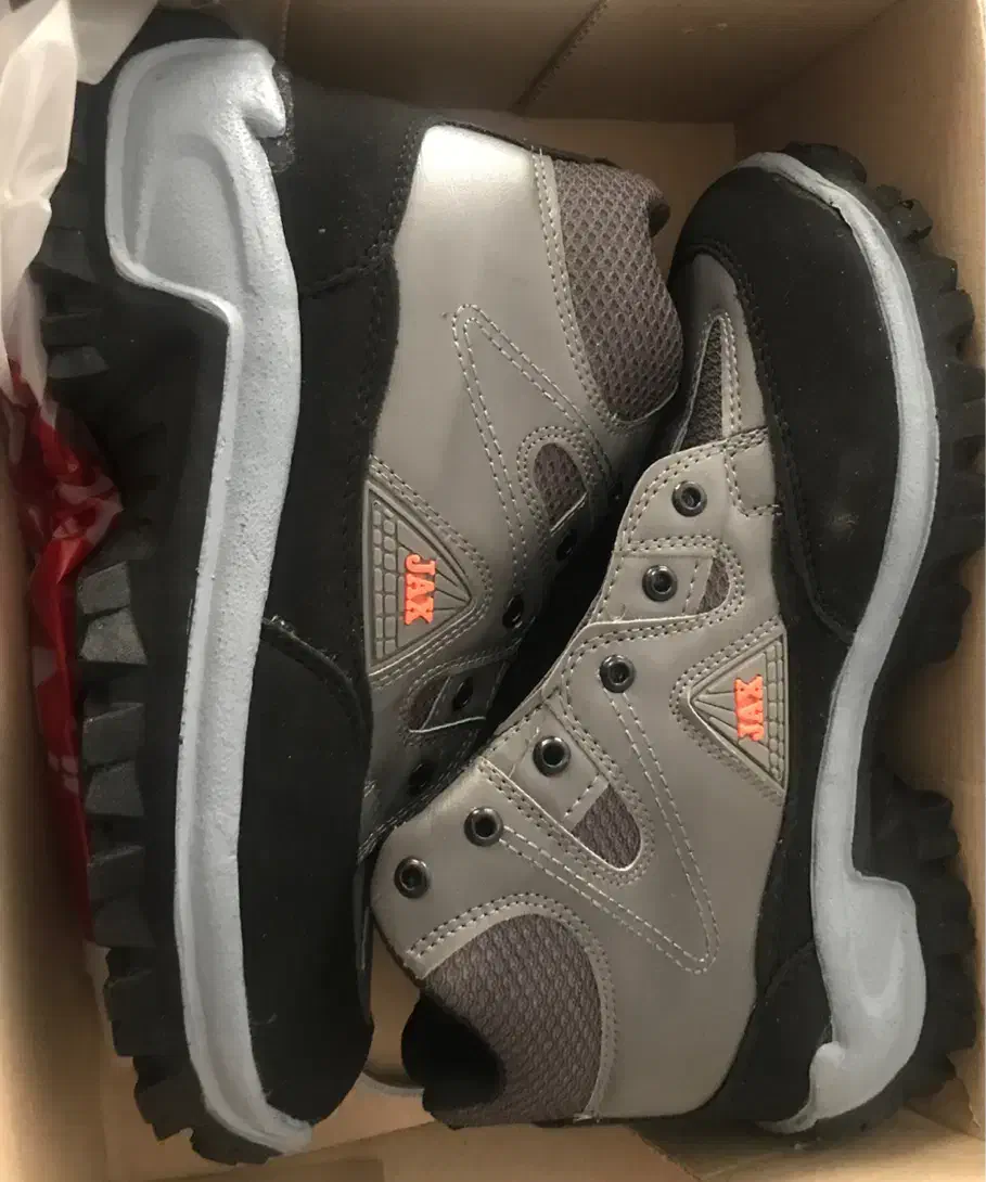 نیم بوت|کیف، کفش، کمربند|کرج, باغستان|دیوار