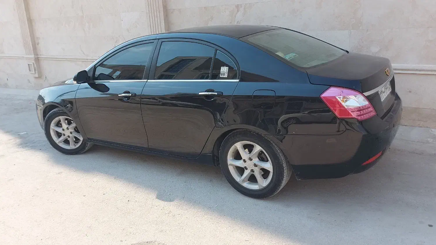 فروش جیلی امگرنددنده ای ۲۰۱۳ بدون رنگ و ضربه|خودرو سواری و وانت|شیراز, فرودگاه شهید دستغیب شیراز|دیوار