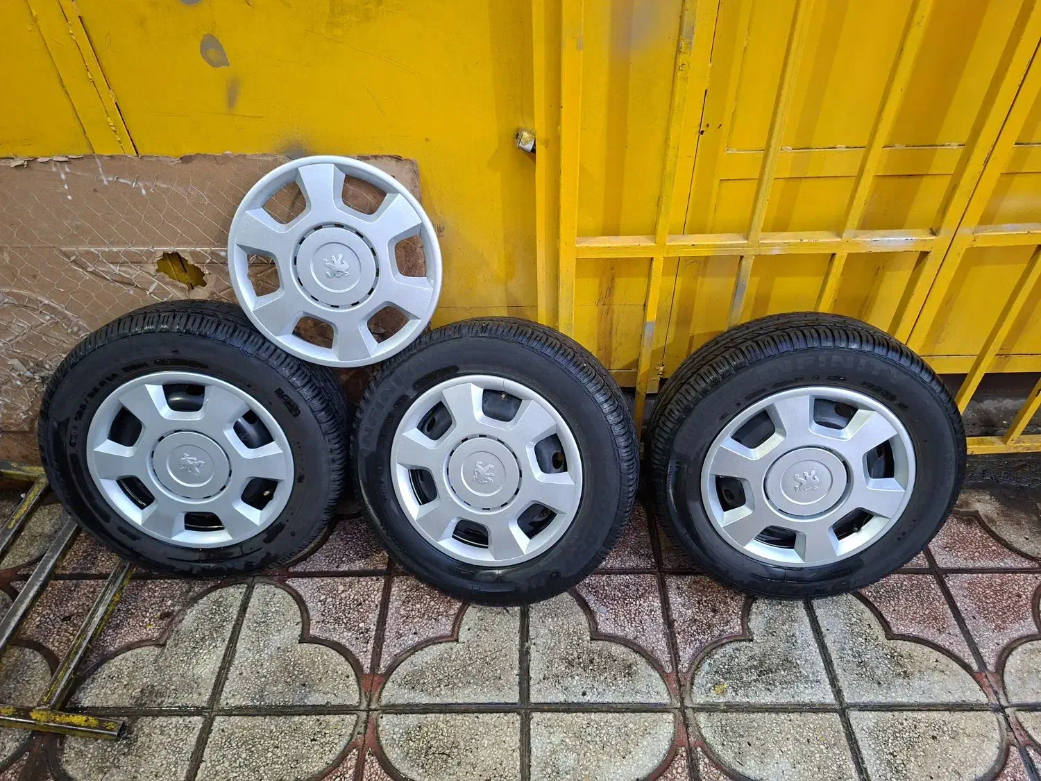 رینگ و لاستیک|قطعات یدکی و لوازم جانبی|شیراز, سعدیه جنوبی|دیوار