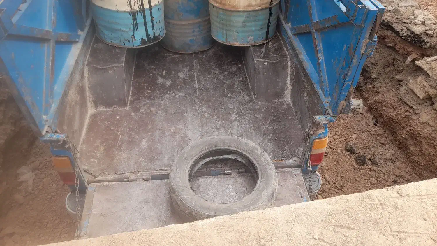 اطاق بالا پایین سپر عقب وکفی یکجا به فروش میرسد|قطعات یدکی و لوازم جانبی|فیروزکوه, |دیوار