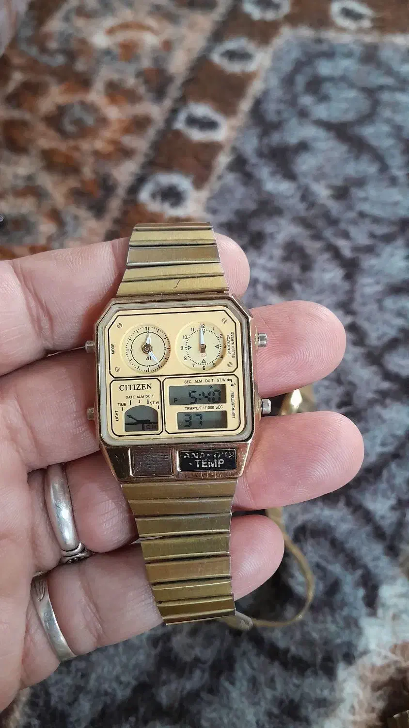 ساعت‌های ستیزن|ساعت|قصرشیرین, |دیوار