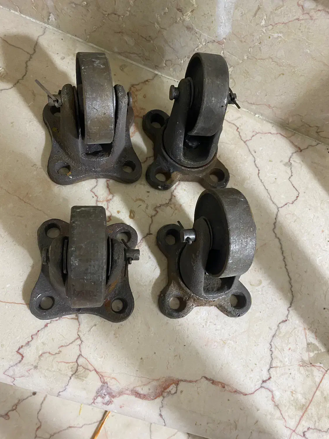 پایه چرخدار(چرخ پایه دار)|کلکسیون اشیاء عتیقه|بانه, |دیوار