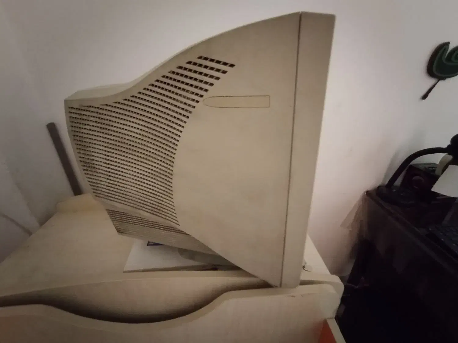 مانیتور قدیمی نسبتا خوب|رایانه رومیزی|قم, کلهری|دیوار