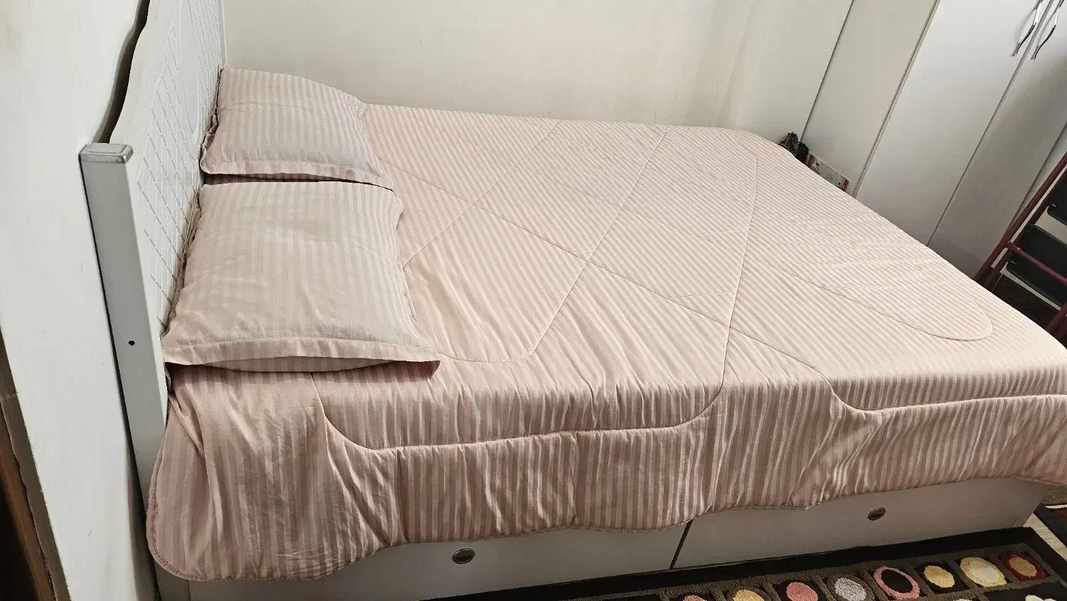 تخت دونفره همراه با تشک دونفره کاملا سالم|تخت و سرویس خواب|صومعهسرا, |دیوار