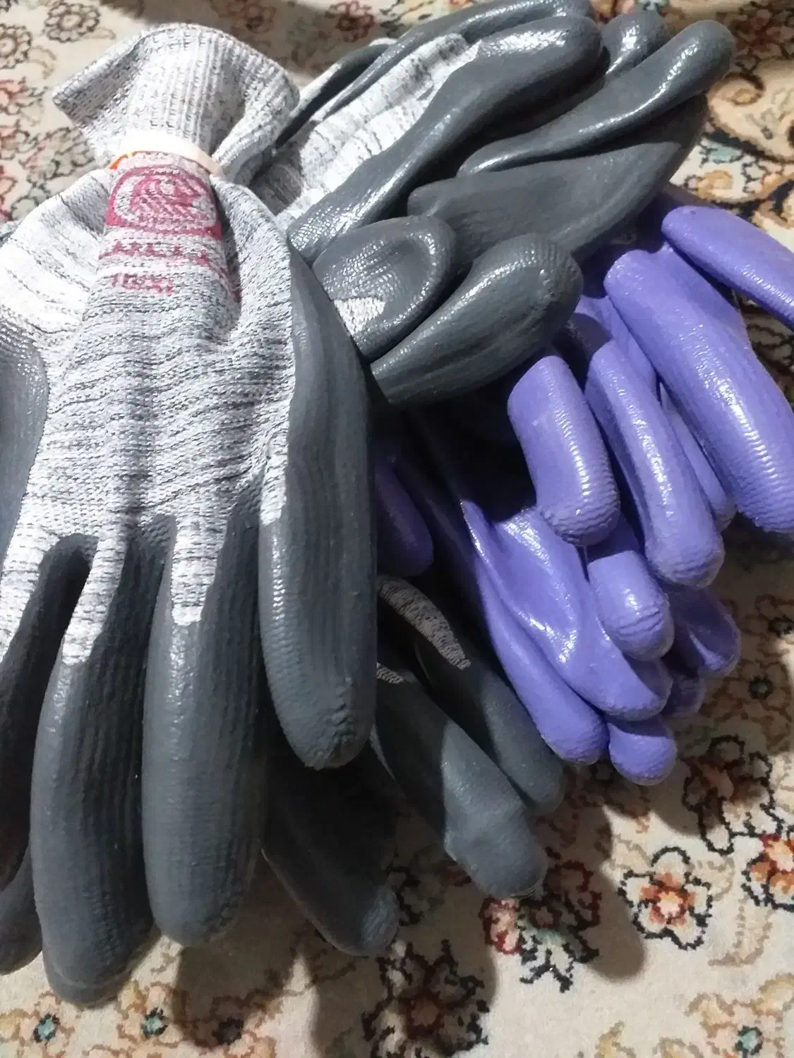 دستکش کار و ماسک دو دست لباس کار وکفش ایمنی مناسب|لباس|ری, جوانمرد قصاب|دیوار