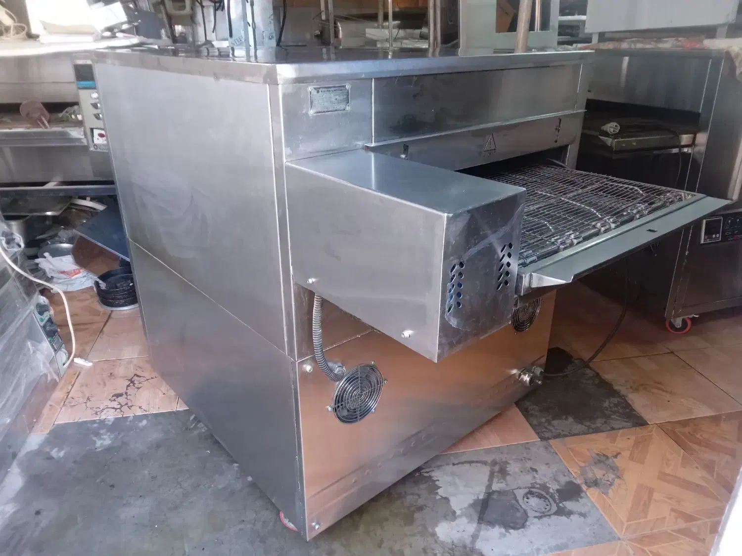 فرریلی نوژان فرپیتزاریلی دهنه۷۰ نوژن|کافی‌شاپ و رستوران|اصفهان, بهارستان|دیوار