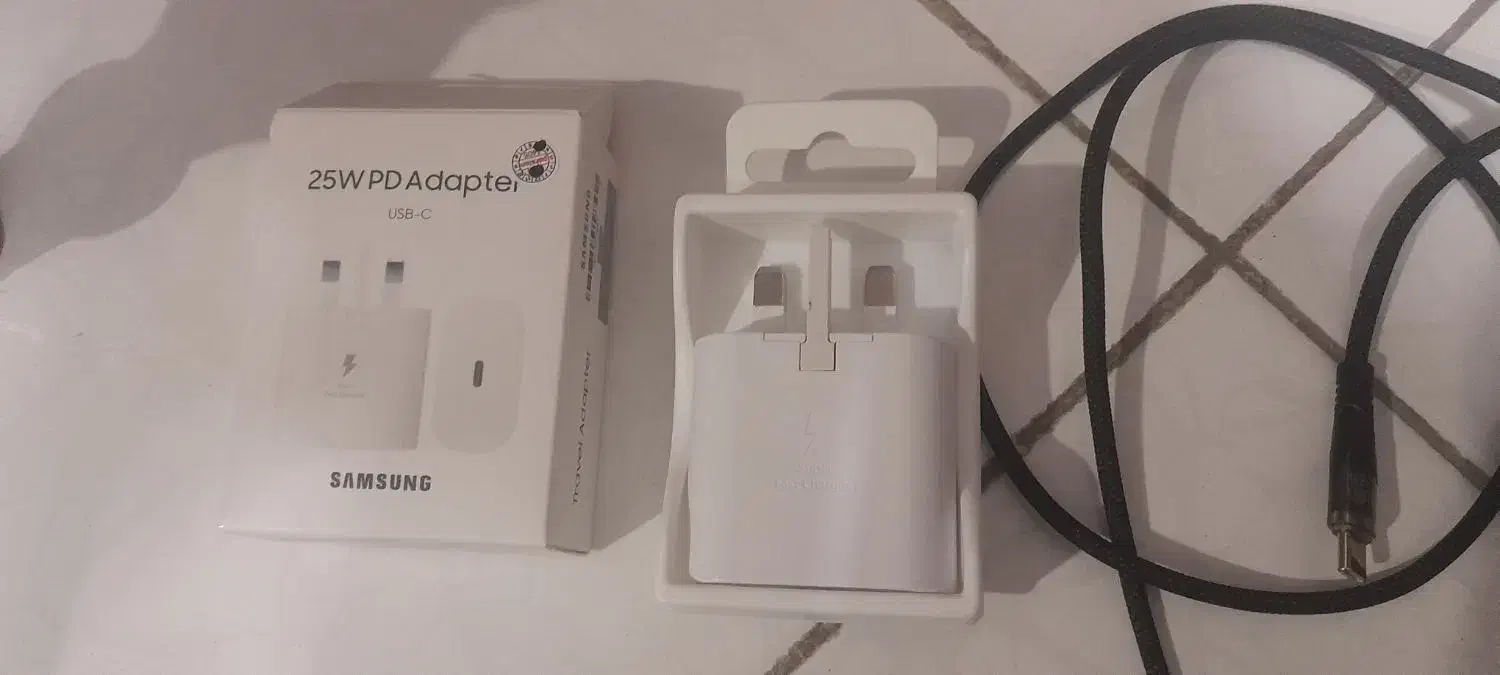 دوعددسری شارژرخوب ویک عددسیم آیفن|لوازم جانبی موبایل و تبلت|مشهد, حسابی جنوبی (شهرک غرب)|دیوار