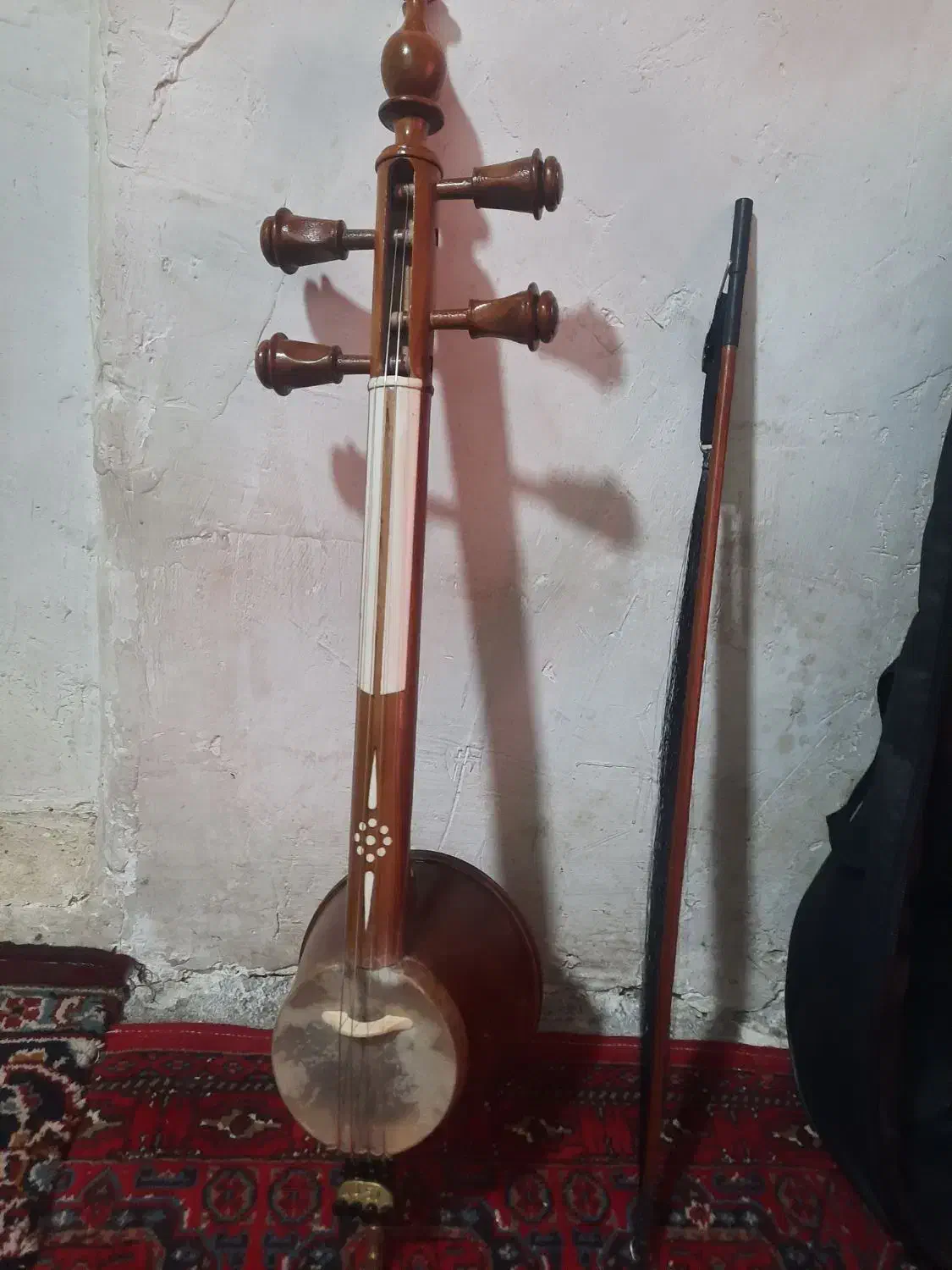 کمانچه|سازهای سنتی|بروجرد, |دیوار