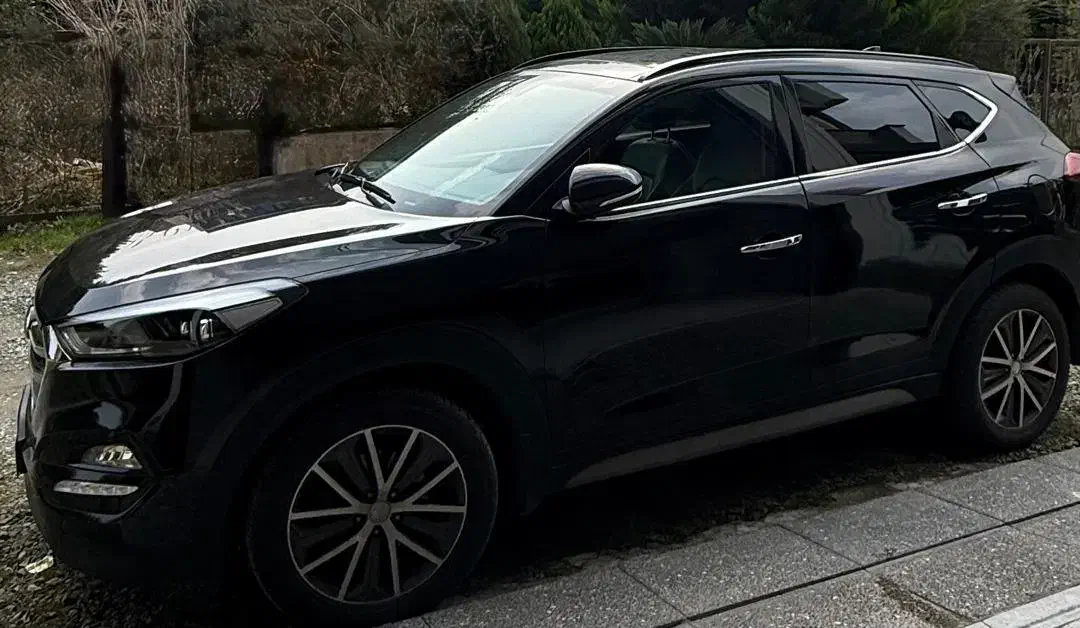 توسان ۲۰۱۷ ۲۰۰۰cc تمیز|خودرو سواری و وانت|تهران, درختی|دیوار