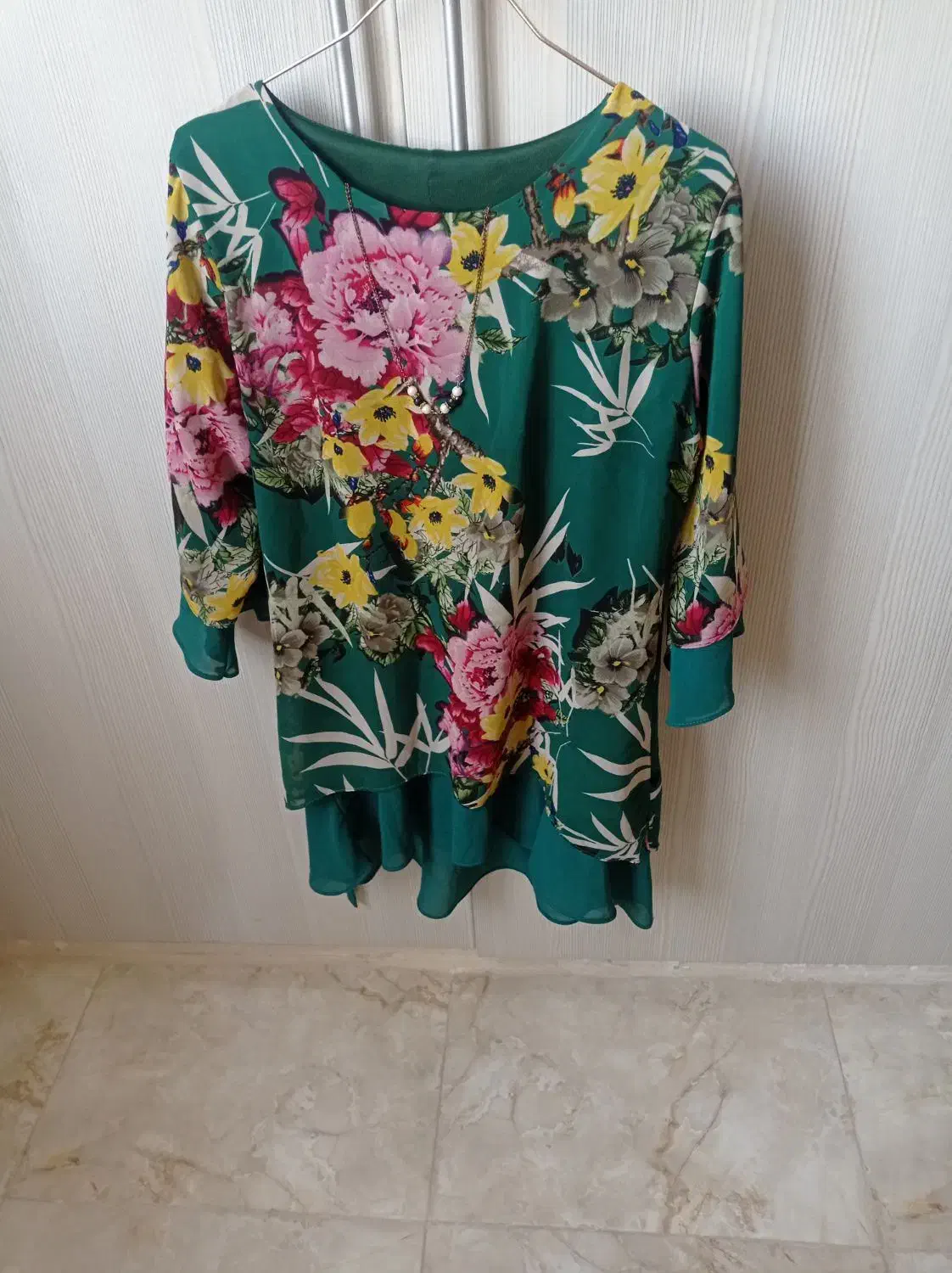 تعدادی تونیک|لباس|قزوین, |دیوار