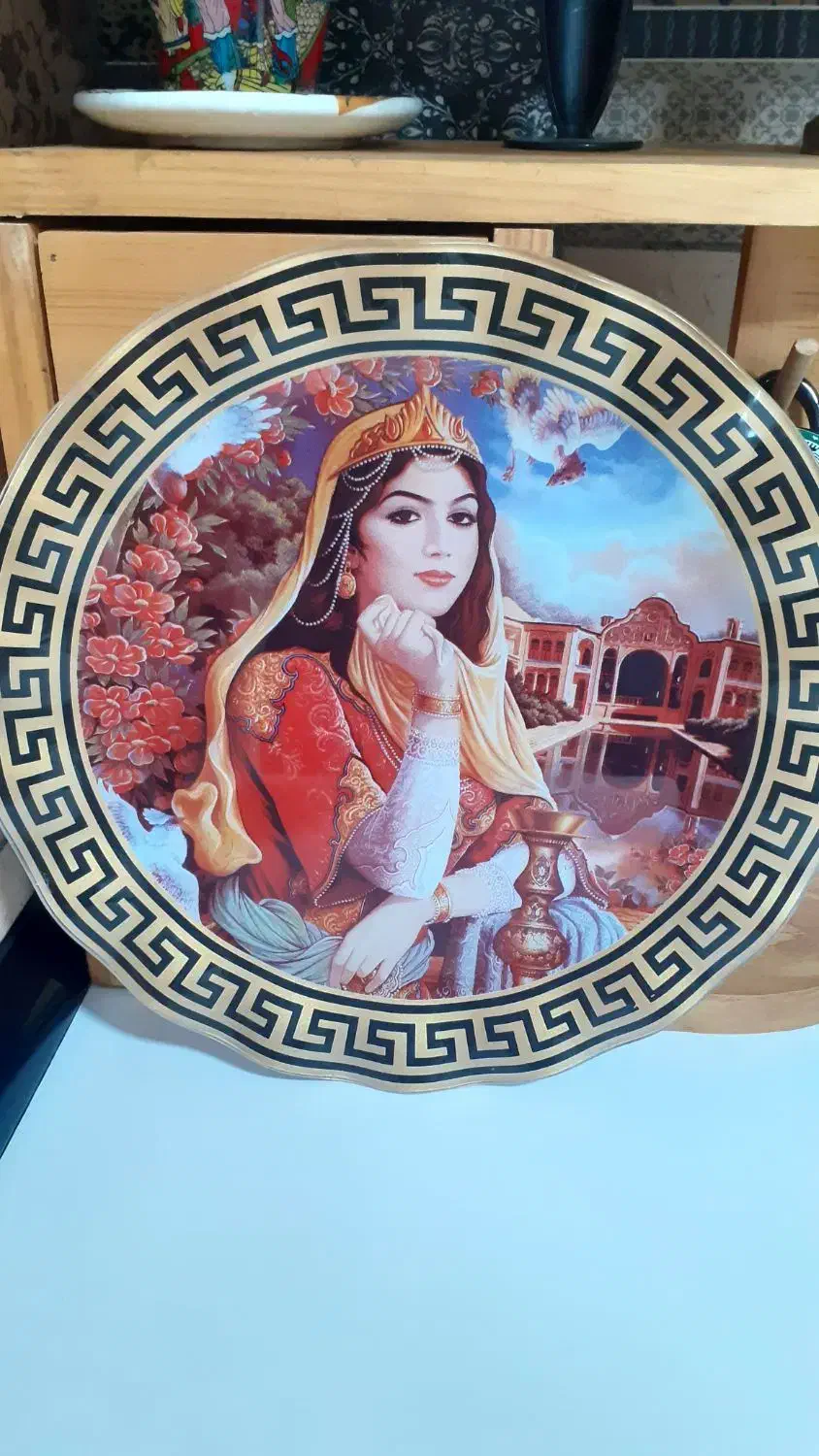 بشقاب طرح بانوی ایرانی|کلکسیون اشیاء عتیقه|فولادشهر, B8|دیوار