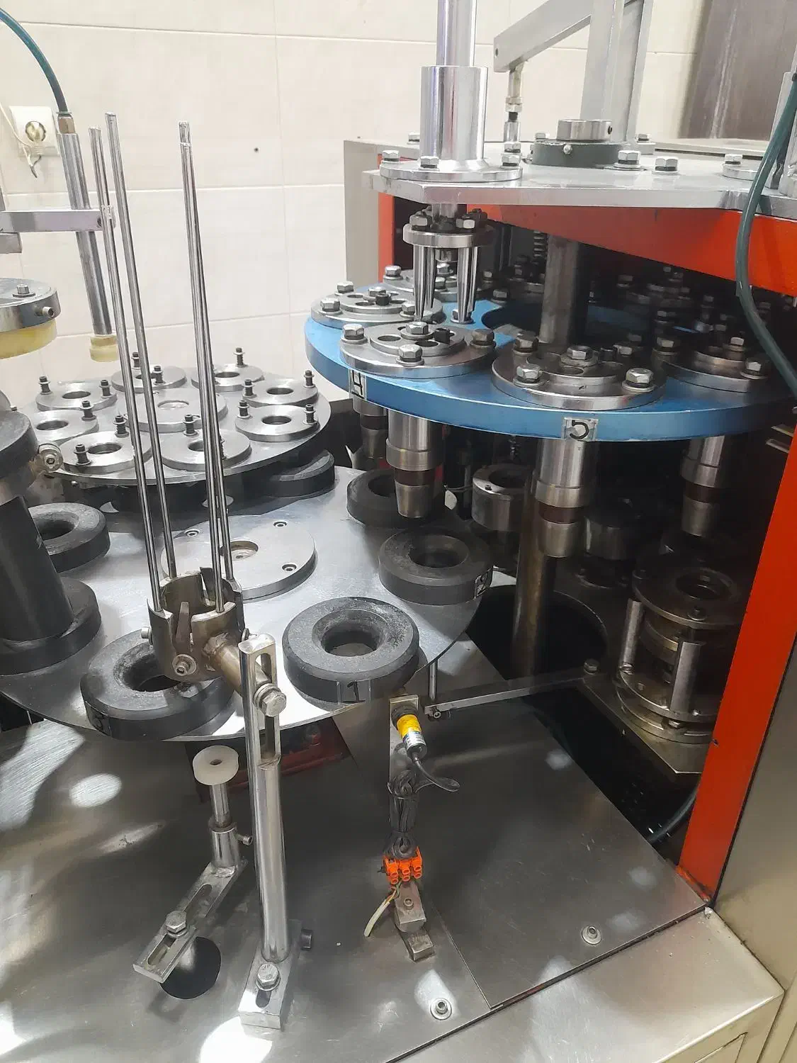 فروش دستگاه تولید لیوان کاغذی لوژو پرسرعت|ماشینآلات صنعتی|تهران, جنتآباد مرکزی|دیوار