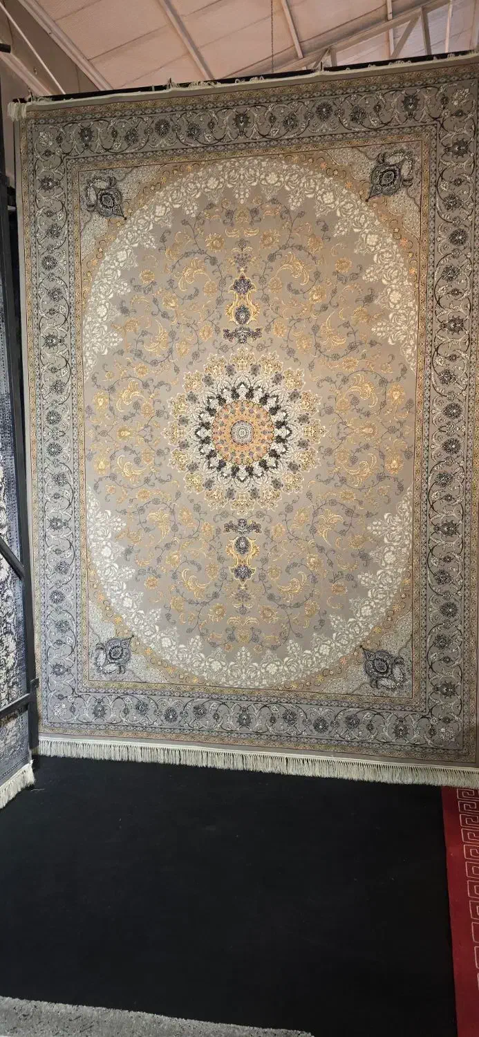 فرش 700 شانه تخفیف خورده به علت تغیر شغل|فرش|اصفهان, ناژوان|دیوار