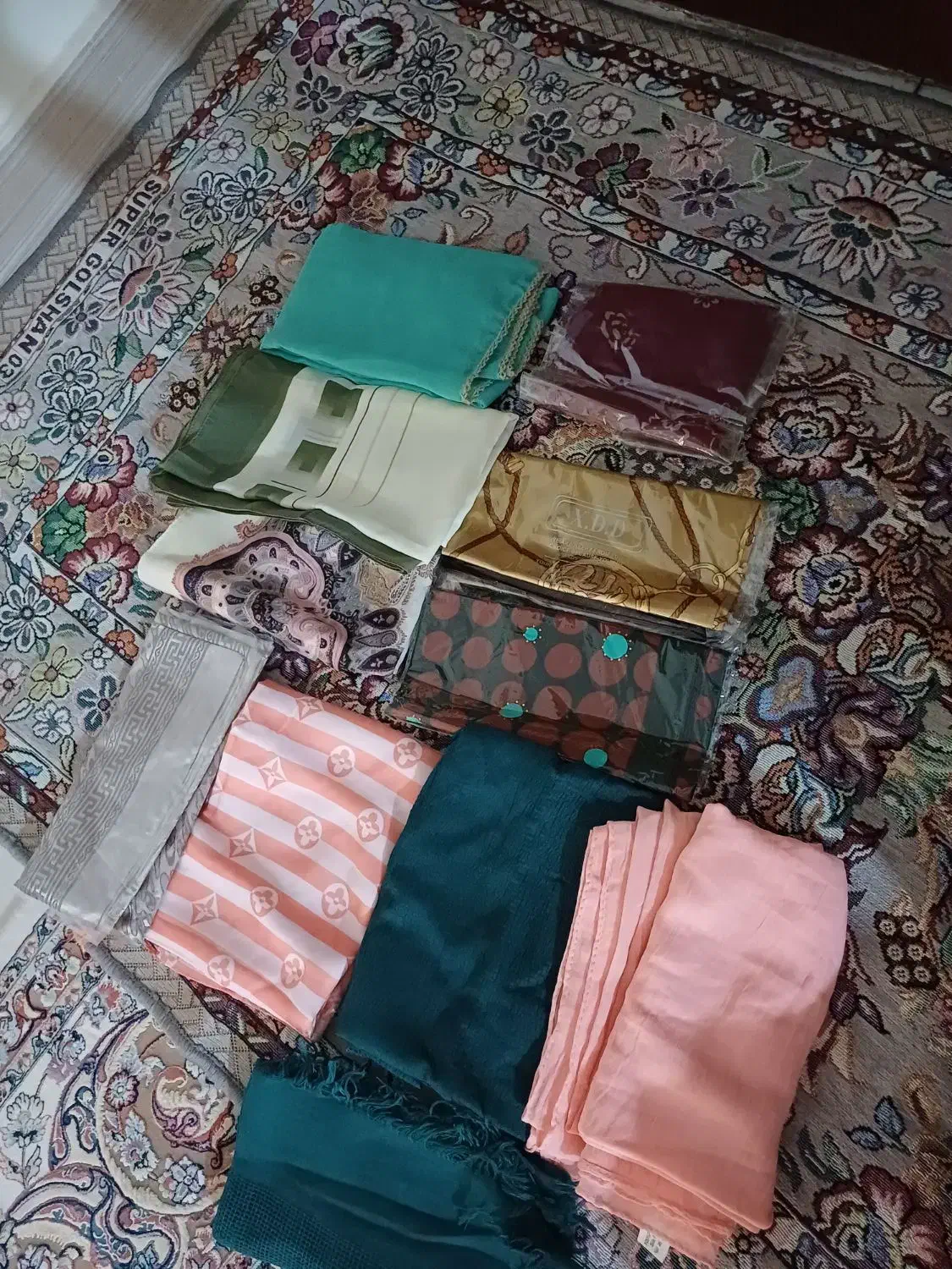 تعداد11عددشال و روسری مناسب هدیه نونو|لباس|ورامین, شهرک ولیعصر|دیوار