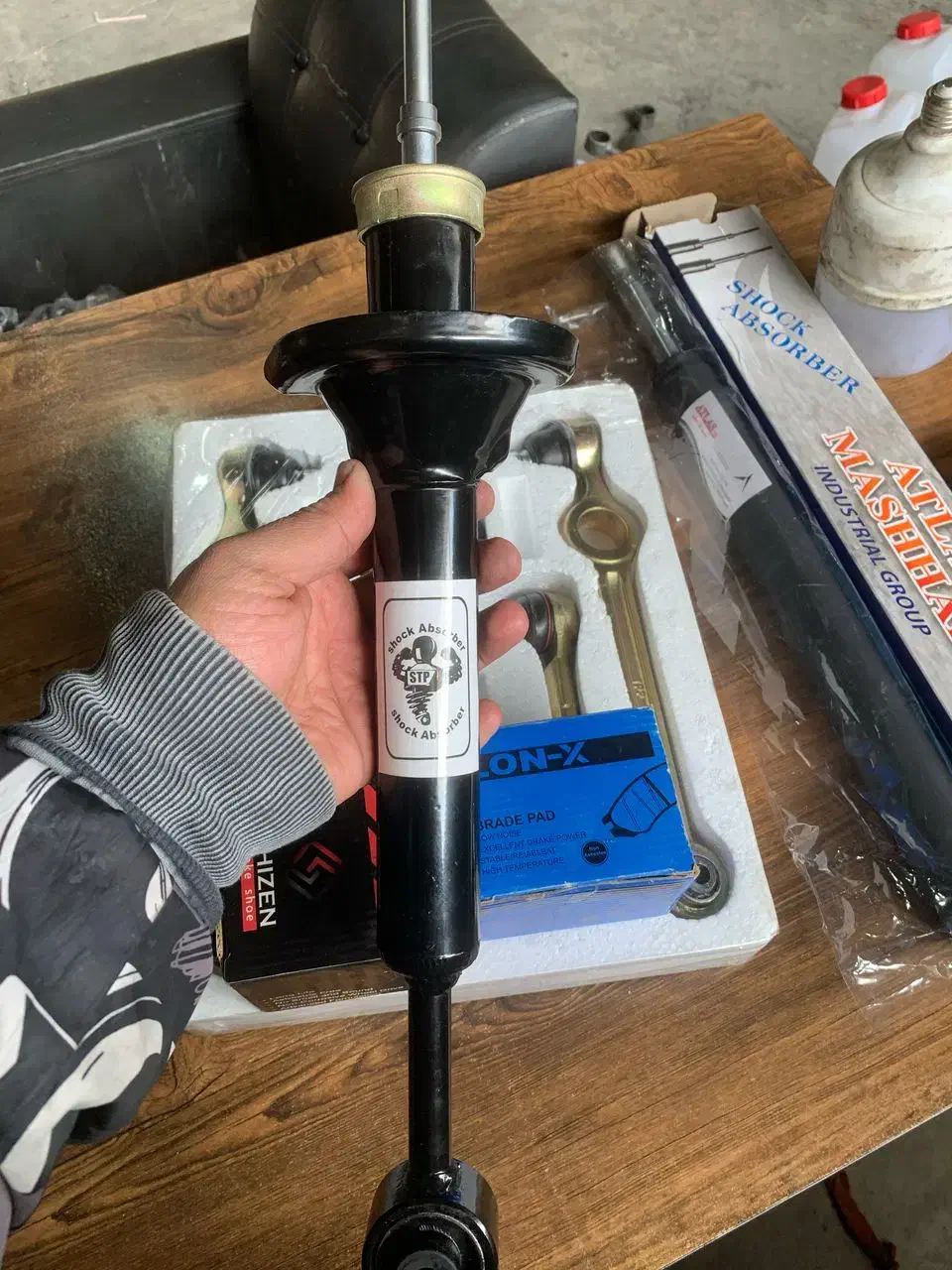 کمک فنر شرکتی باضمانت کتبی قیمت عمده|قطعات یدکی و لوازم جانبی|زاهدان, |دیوار