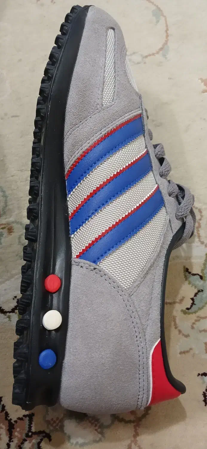 کتونی آدیداس اصلی|کیف، کفش، کمربند|ری, شهید غیوری (ابن باویه)|دیوار