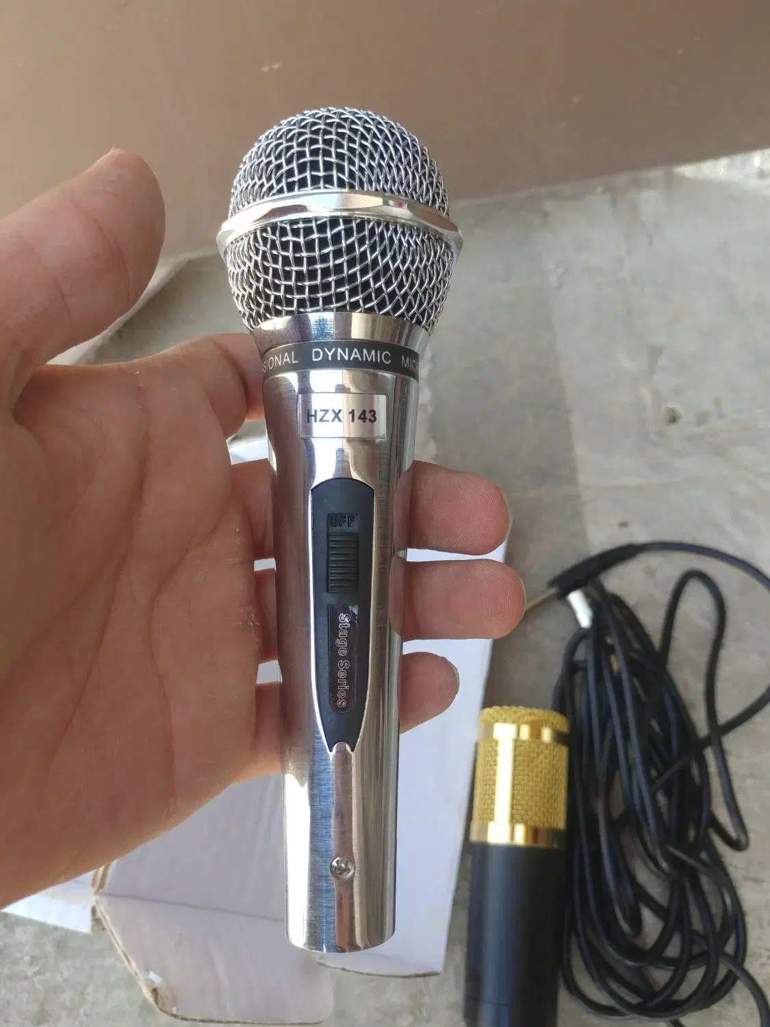 میکرفن و پایه|آلات موسیقی|فولادشهر, مسکن مهر فولادشهر|دیوار