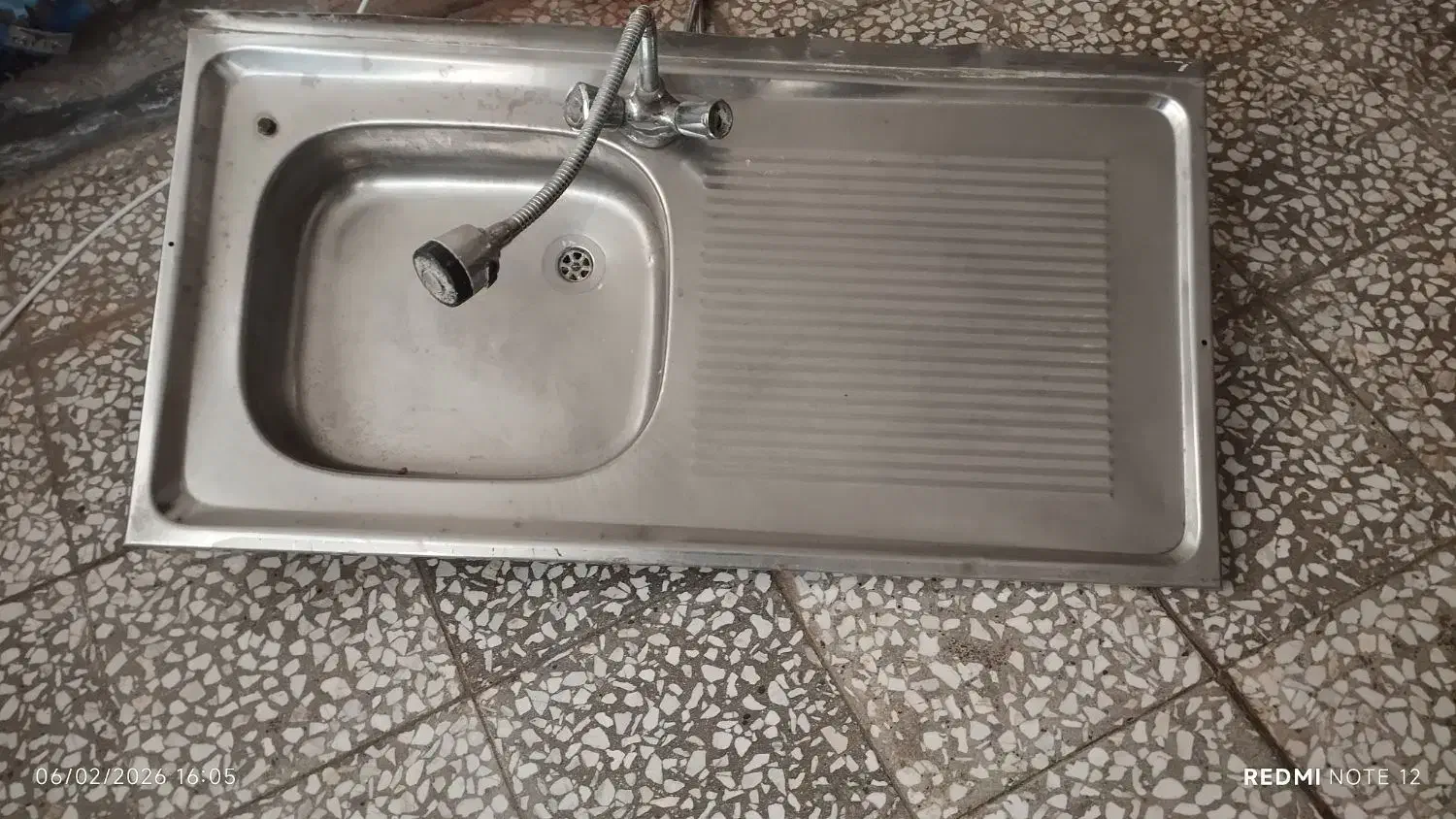 سینک و شیر|آب‌چکان و نظم‌دهنده ظروف|قم, قلعه کامکار|دیوار