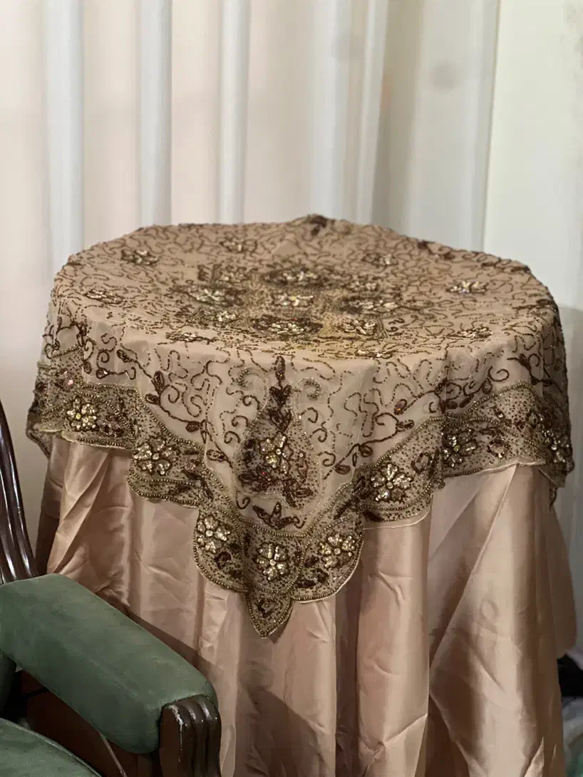 رومیزی دست دوز نو نو رنگ شیک یکدست|پرده، رانر، رومیزی|قم, سراجه (۱۵ خرداد)|دیوار