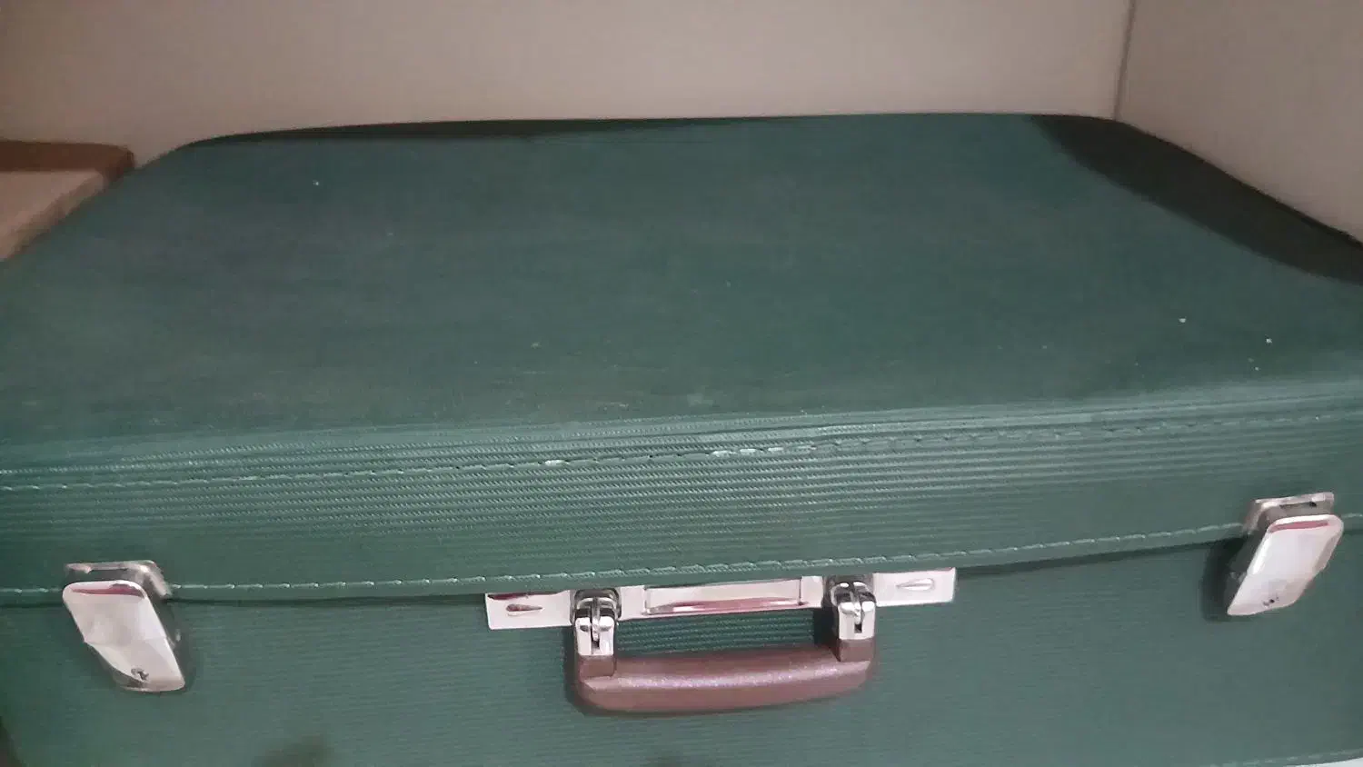 چمدان قدیمی سبز|کیف، کفش، کمربند|سمنان, |دیوار