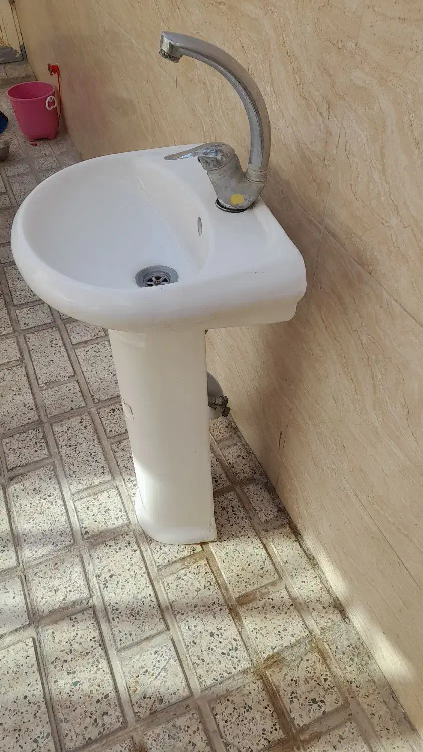 روشویی سالم وتمیز به همراه شیر|لوازم سرویس بهداشتی|ورامین, ورامین|دیوار