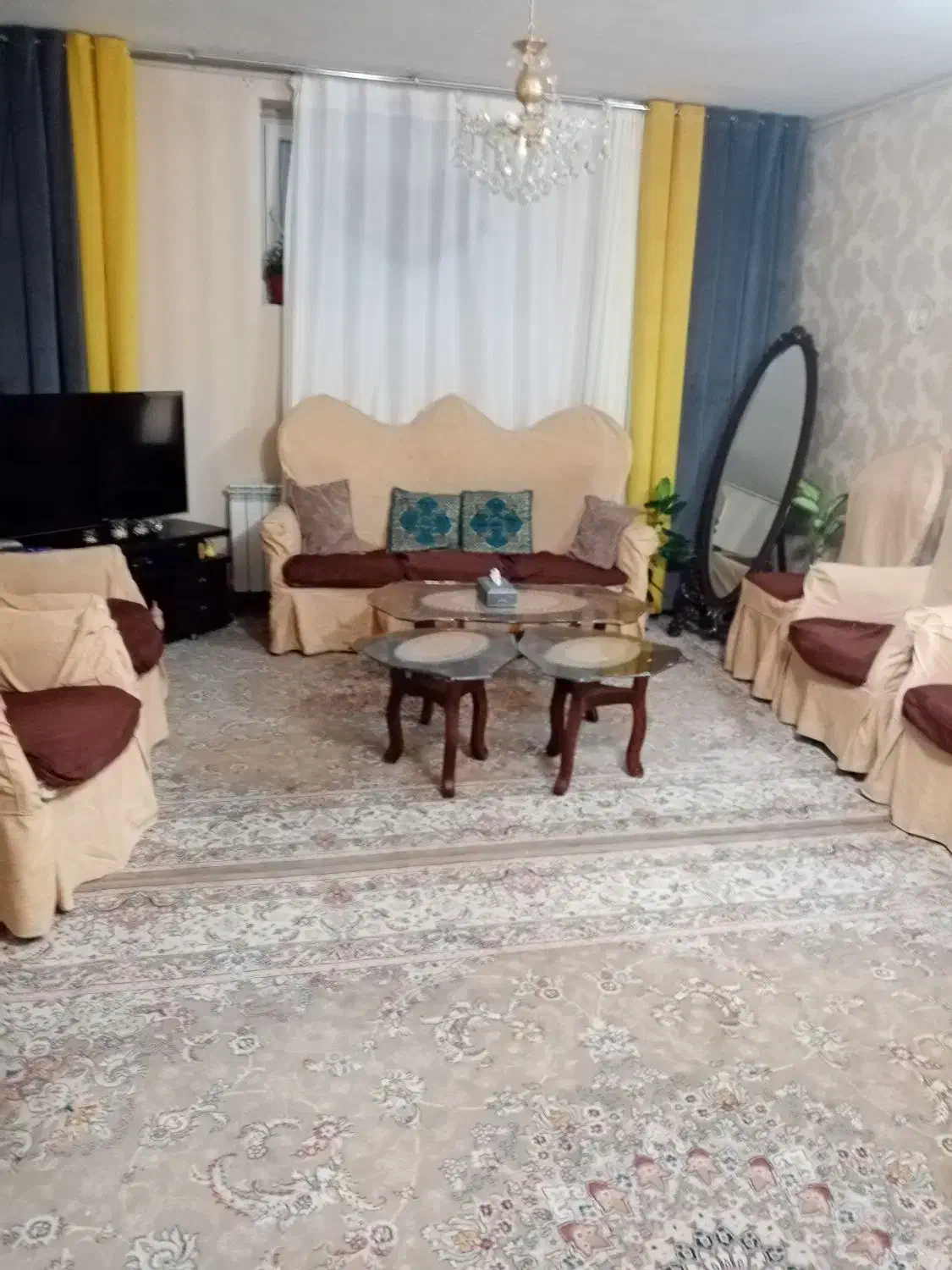 رو مبلی در حد نو 9نفره|مبلمان خانگی و میز عسلی|همدان, |دیوار