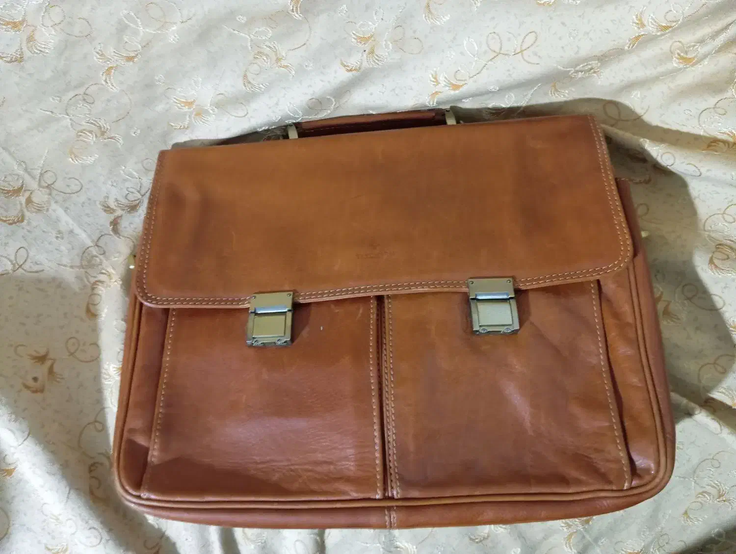 کیف چرم|کیف، کفش، کمربند|شیراز, کفترک|دیوار