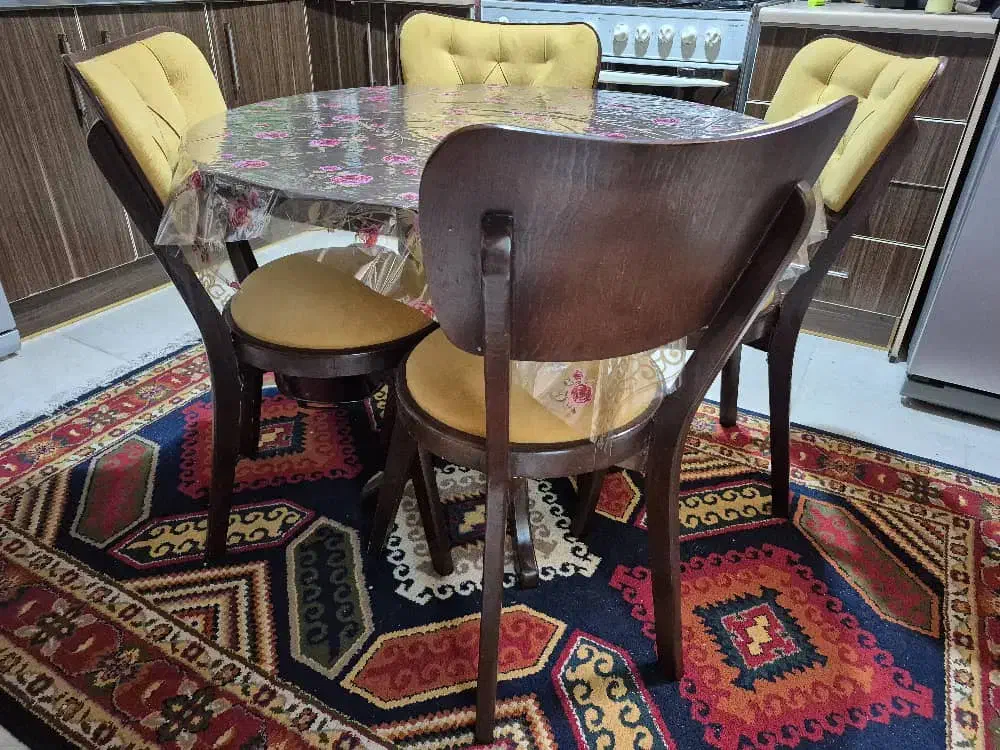 میز ناهار خوری ۴ نفر تمیز|میز و صندلی غذاخوری|شاهینشهر, دهخدا|دیوار