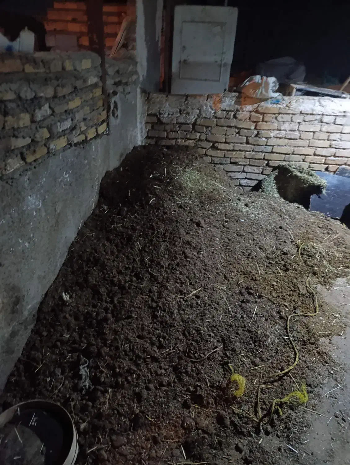 ۳ نیسان کود گوسفند و اسب رایگان هرکی خواست درخدمتم|خدمات باغبانی و درختکاری|مشکین‌دشت, |دیوار