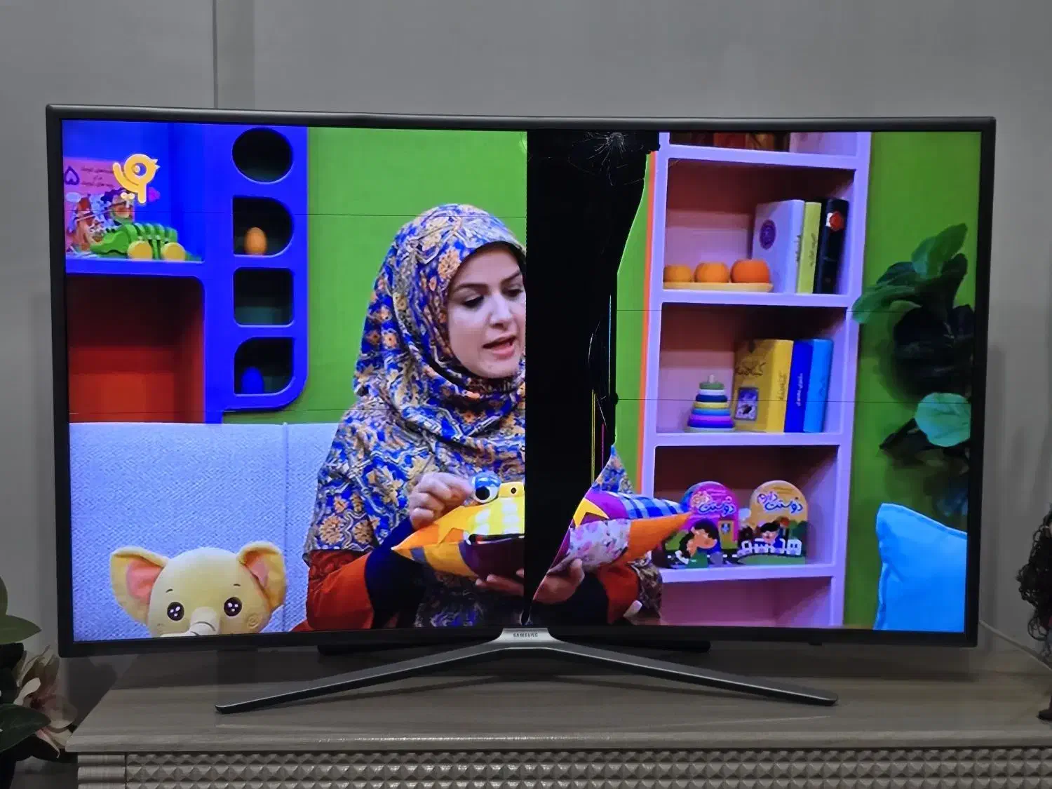 تلویزیون خم ۴۹ اینچ نیازمند تعمیر|تلویزیون و پروژکتور|خلخال, |دیوار