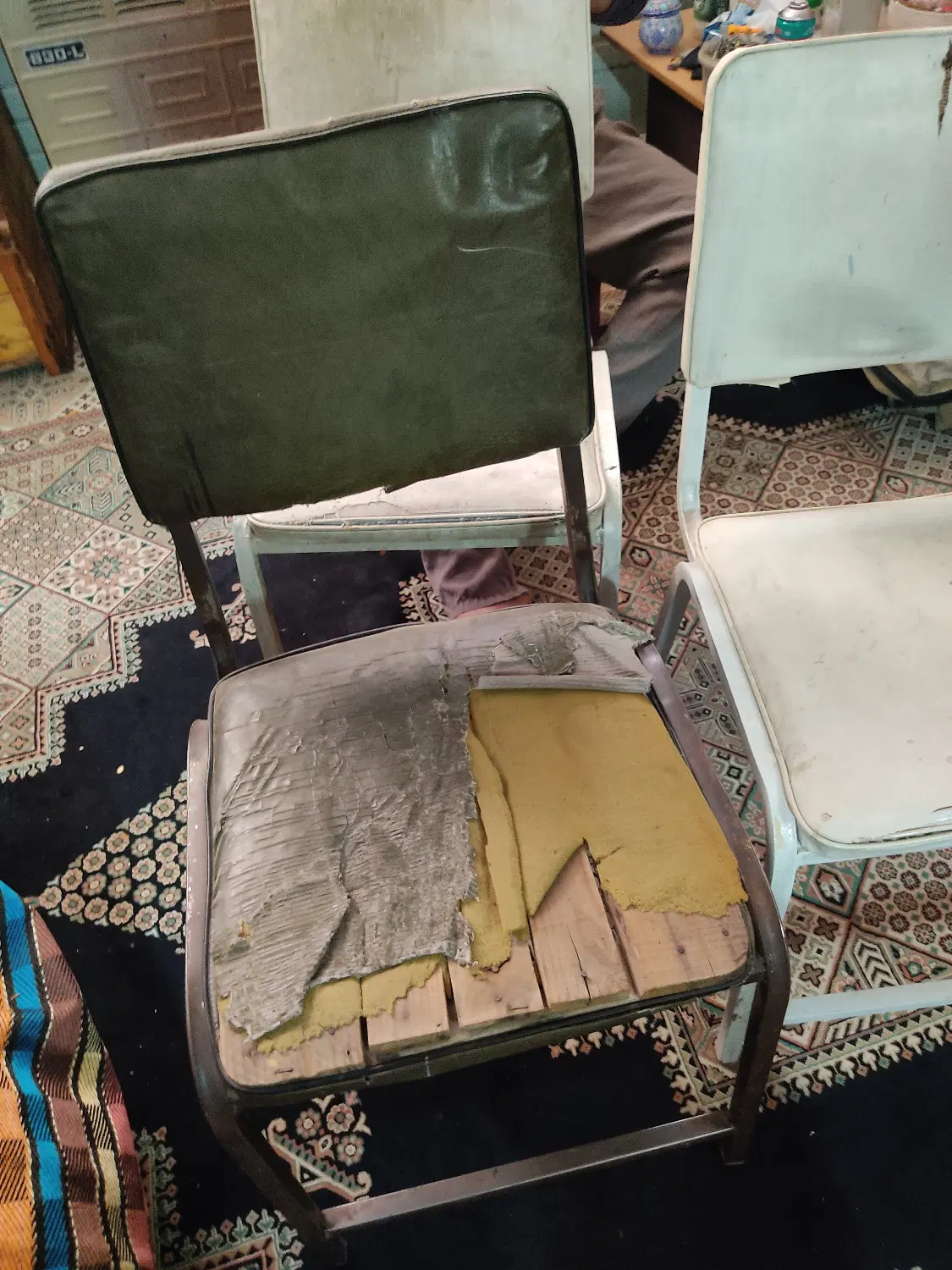 صندلی|صندلی و نیمکت|اصفهان, گلزار|دیوار