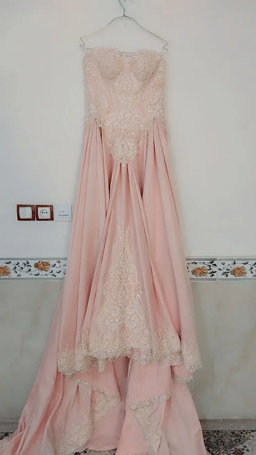 لباس عروس|لباس|سبزوار, طبرسی (جعفرآباد)|دیوار