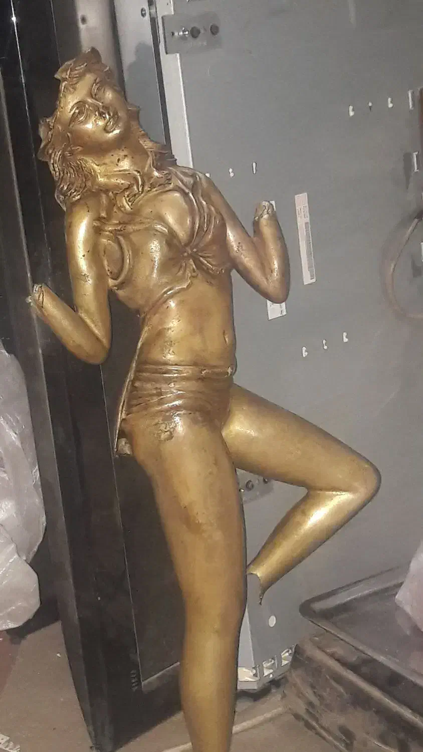 مجسمه برنزی سنگین وزن|کلکسیون اشیاء عتیقه|قم, حنیف نژاد|دیوار