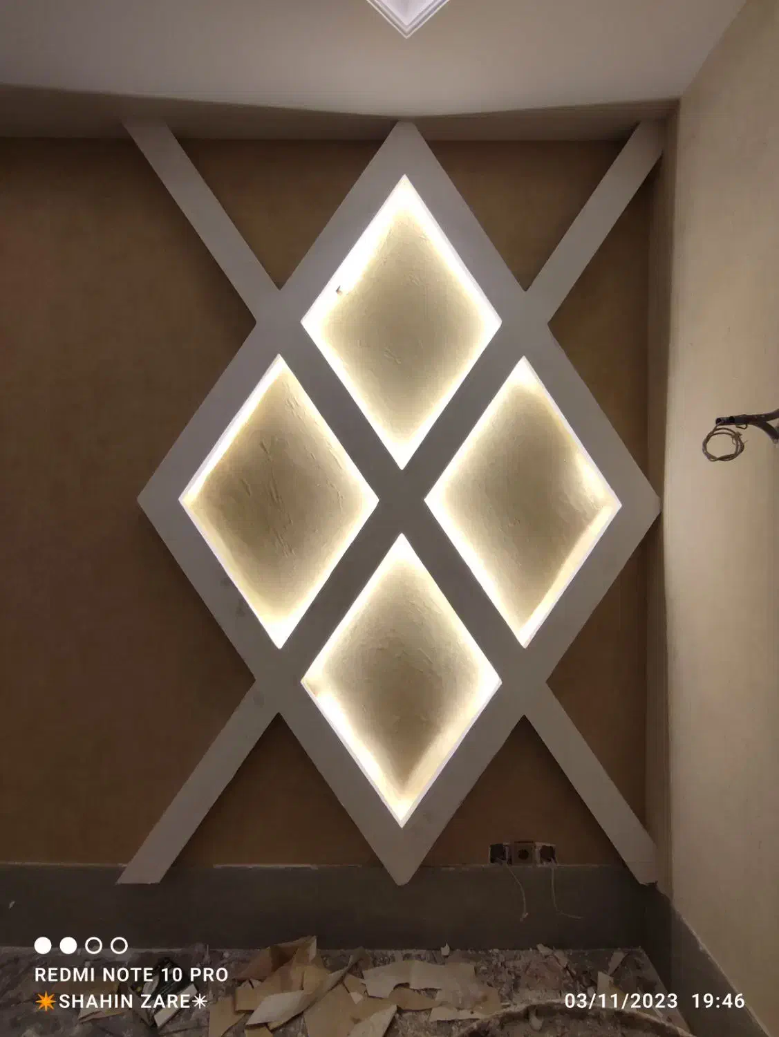 نصب نصاب کاغذدیواری/پوستر/نقاشی ساختمان|خدمات پیشه و مهارت|قدس, شهرقدس|دیوار