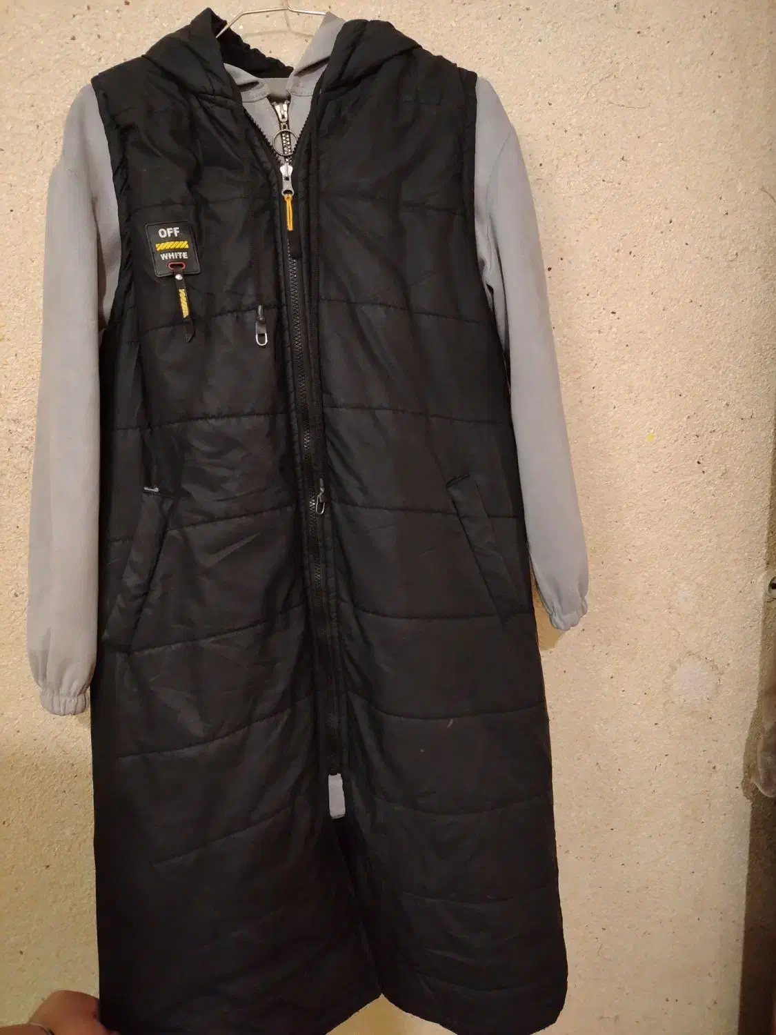 پافر و هودی|لباس|نیشابور, هفده شهریور|دیوار