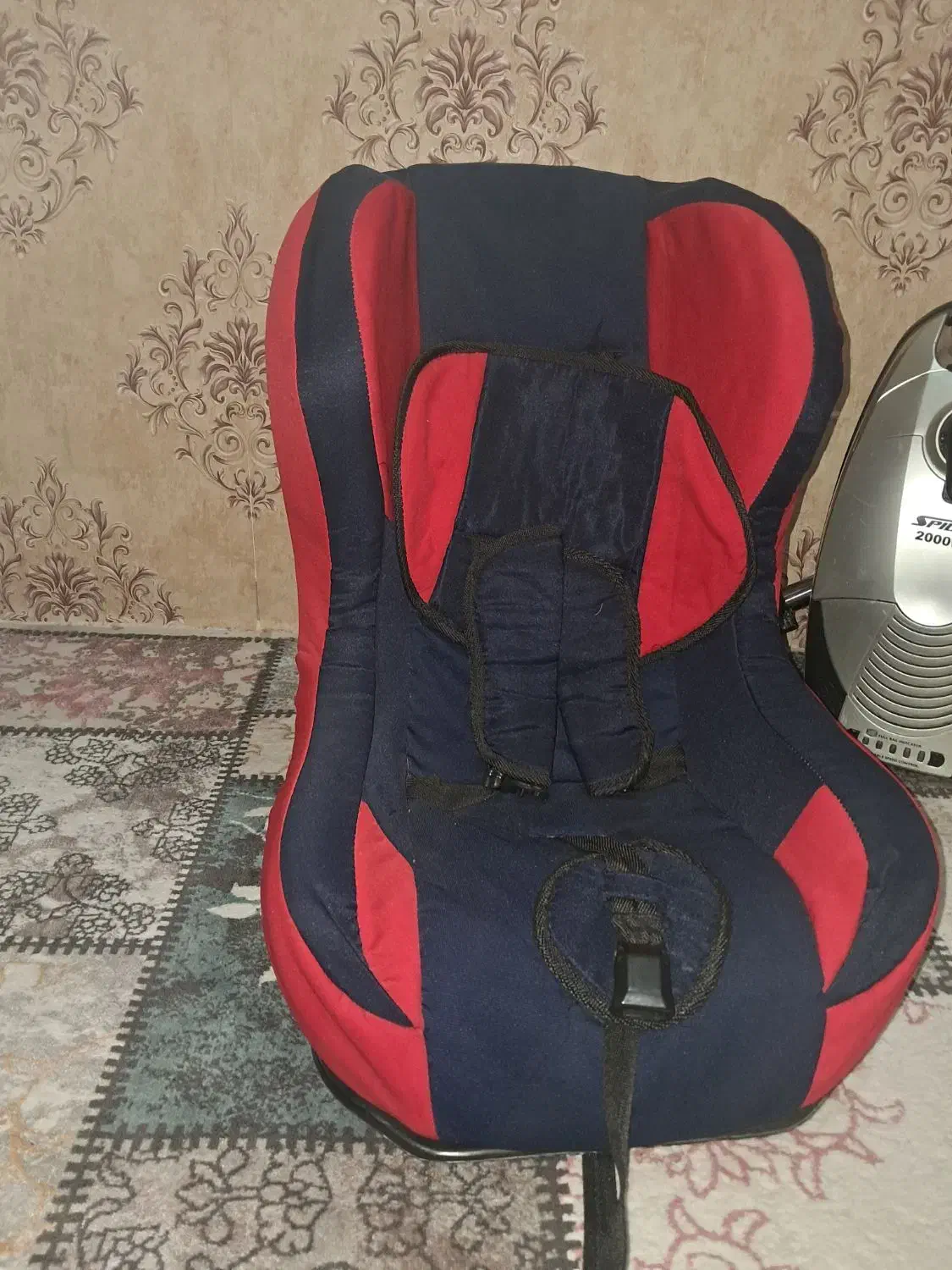 صندلی ماشین کودک|تخت و صندلی بچه|بروجرد, |دیوار