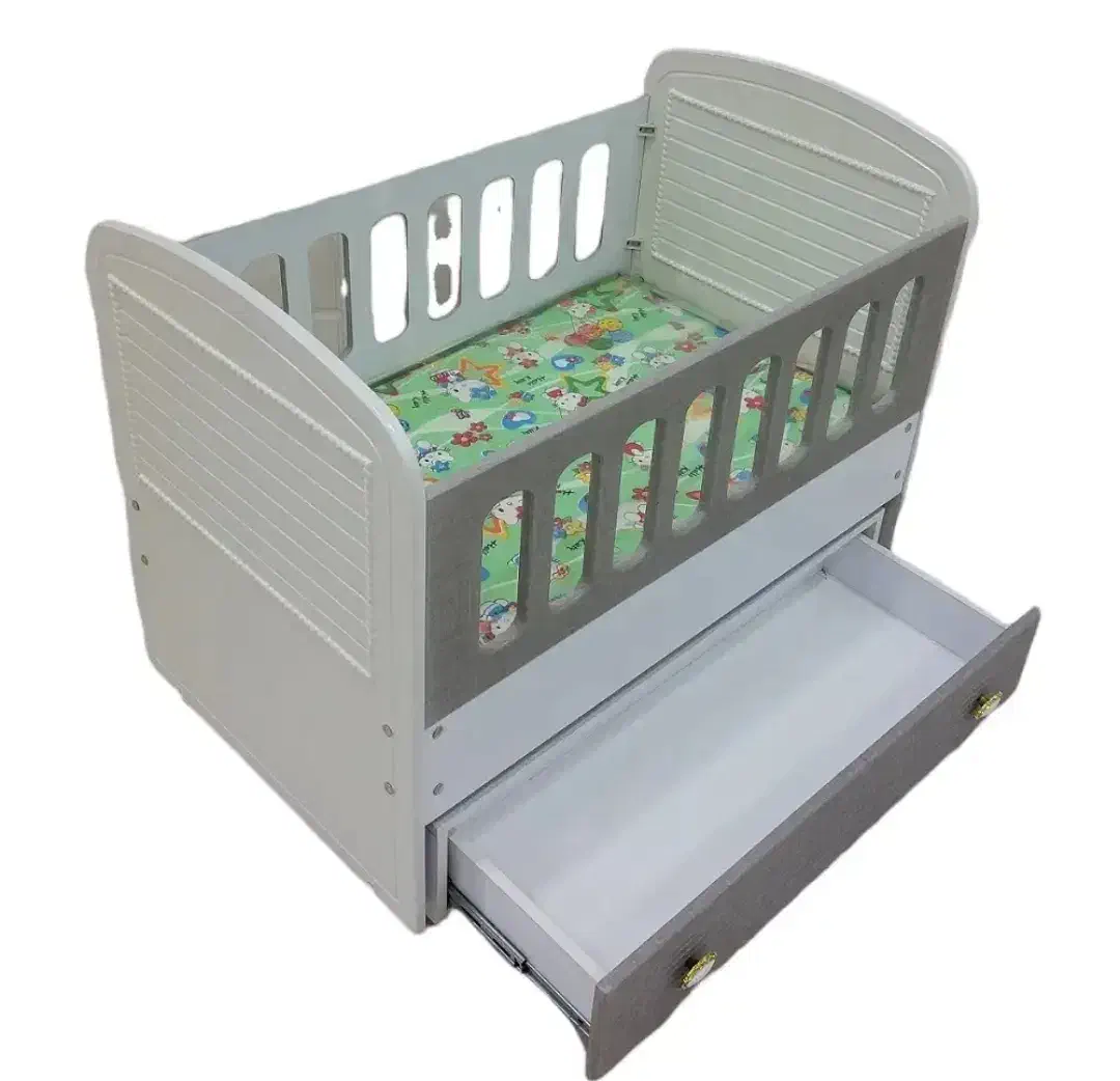 تخت کنار مادر (گهواره ای) درحد نو|تخت و صندلی بچه|ری, دولتآباد|دیوار