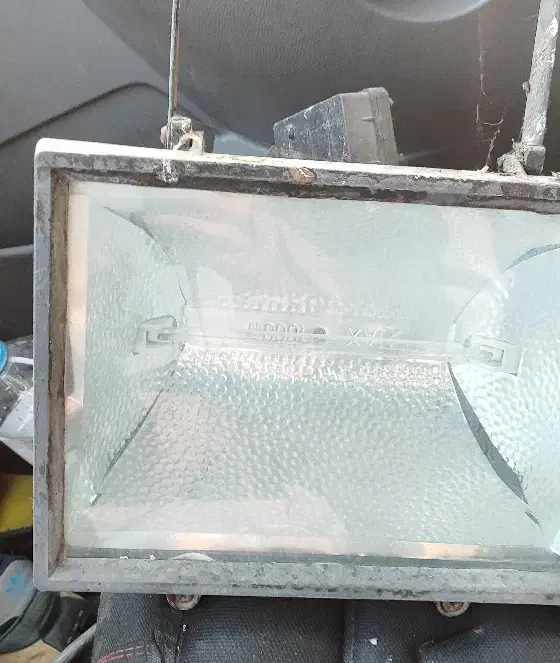 پرژکتور ۱۰۰۰وات مکس فروش فوری|تلویزیون و پروژکتور|باقرشهر, |دیوار