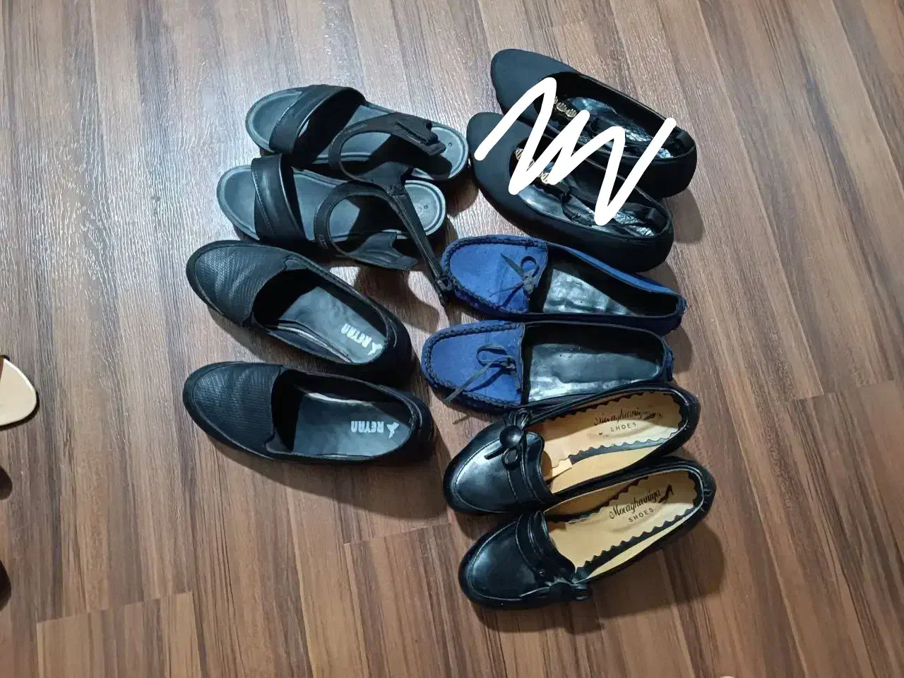 کفش|کیف، کفش، کمربند|دورود, |دیوار