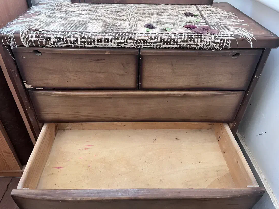 میز و اینه چوبی|جاکفشی، کمد، دراور|اردکان, |دیوار