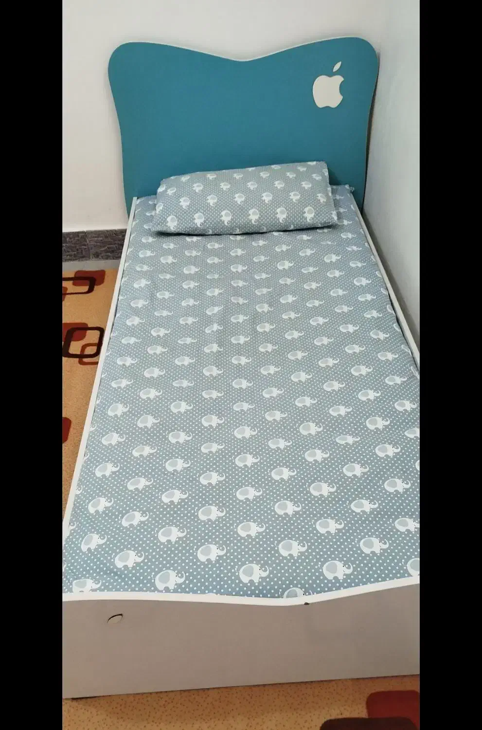 تخت دو نفره به همراه تخت یک نفره با خوشخواب|تخت و سرویس خواب|قائن, |دیوار