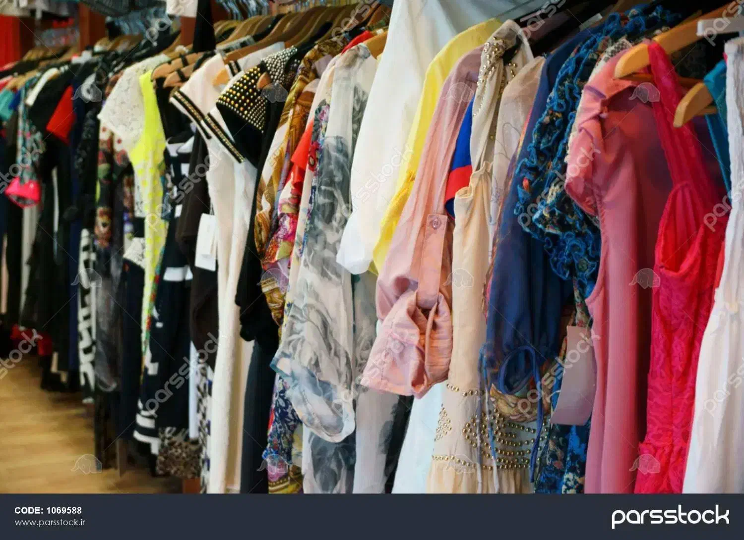 فروش فوری وسایل لباس فروشی با قیمت پایین|لباس|رفسنجان, |دیوار