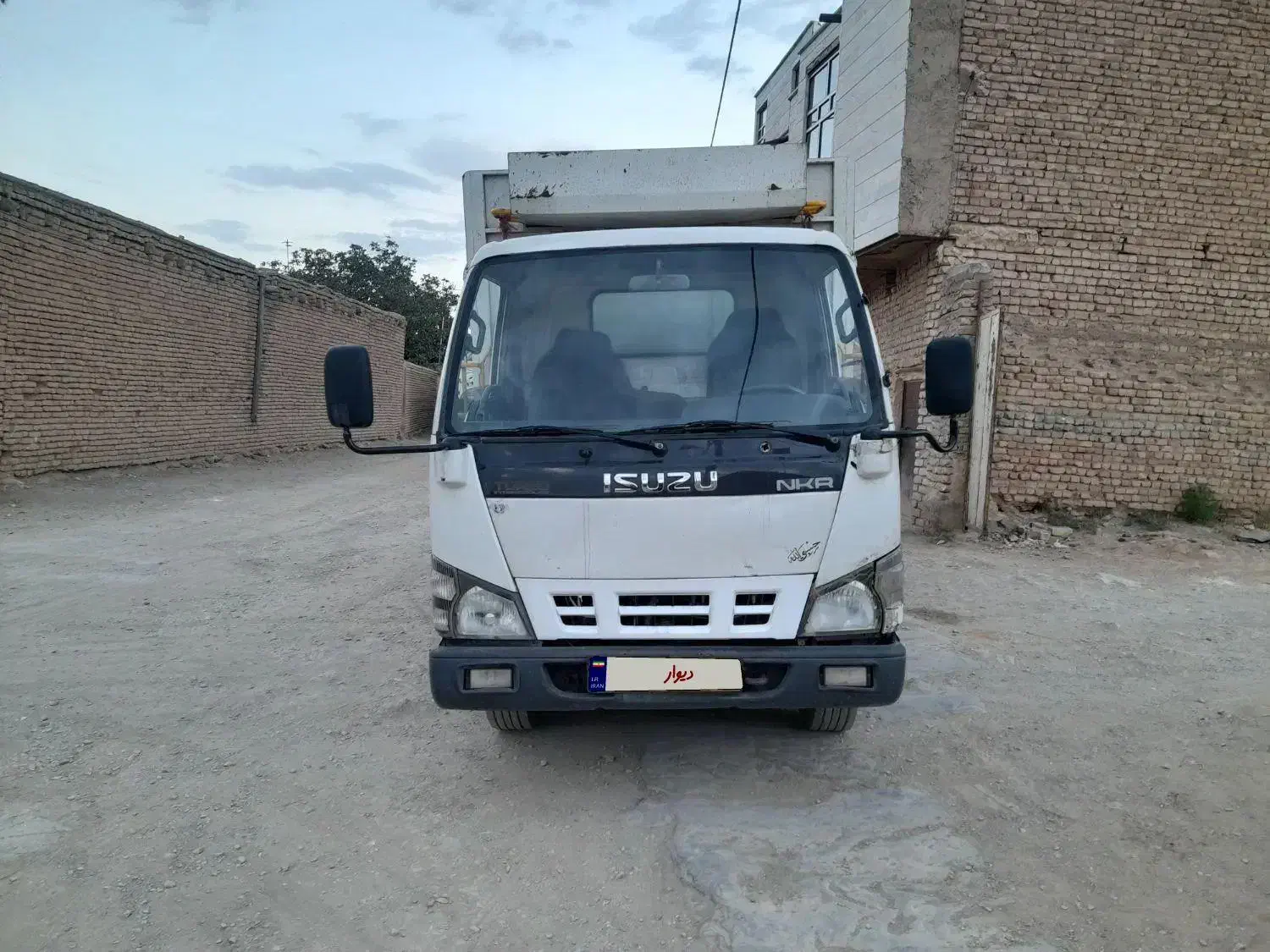 یک دستگاه کامیونت ایسوزو ۵۲۰۰مدل ۸۷|خودرو سنگین|خمینی‌شهر, |دیوار