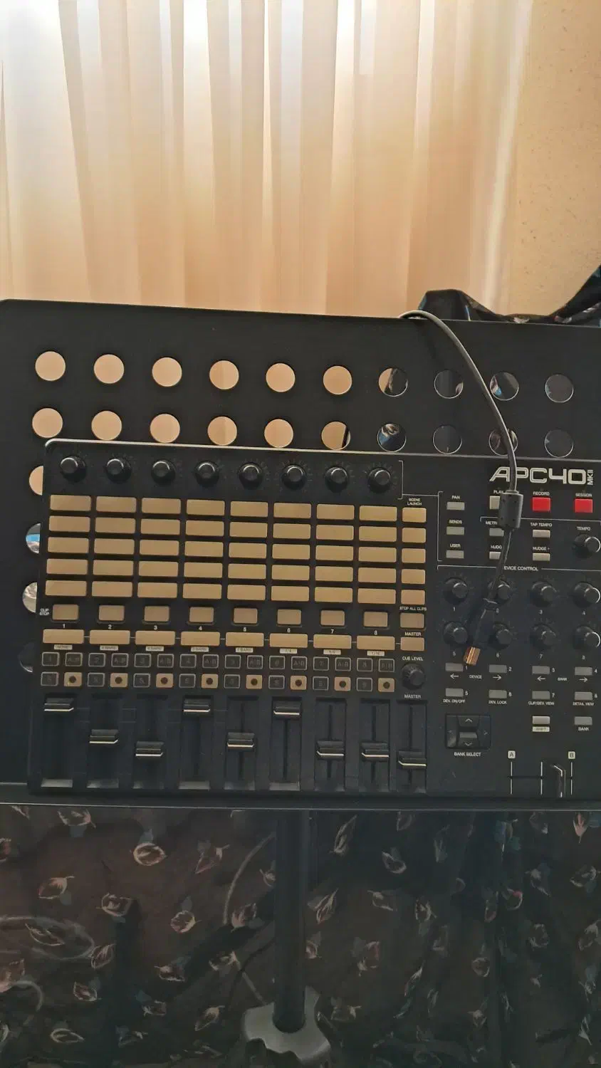 کنترلر نرم افزار آکایی مدل APC40 mkII|آلات موسیقی|شیراز, باغ تخت|دیوار